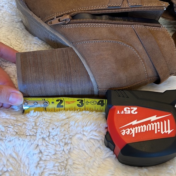 Booties 👢 - Picture 4 of 7